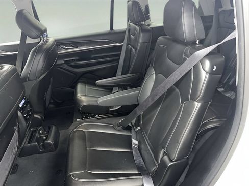 Used 2023 Jeep Grand Cherokee L Limited AWD/4WD image 21