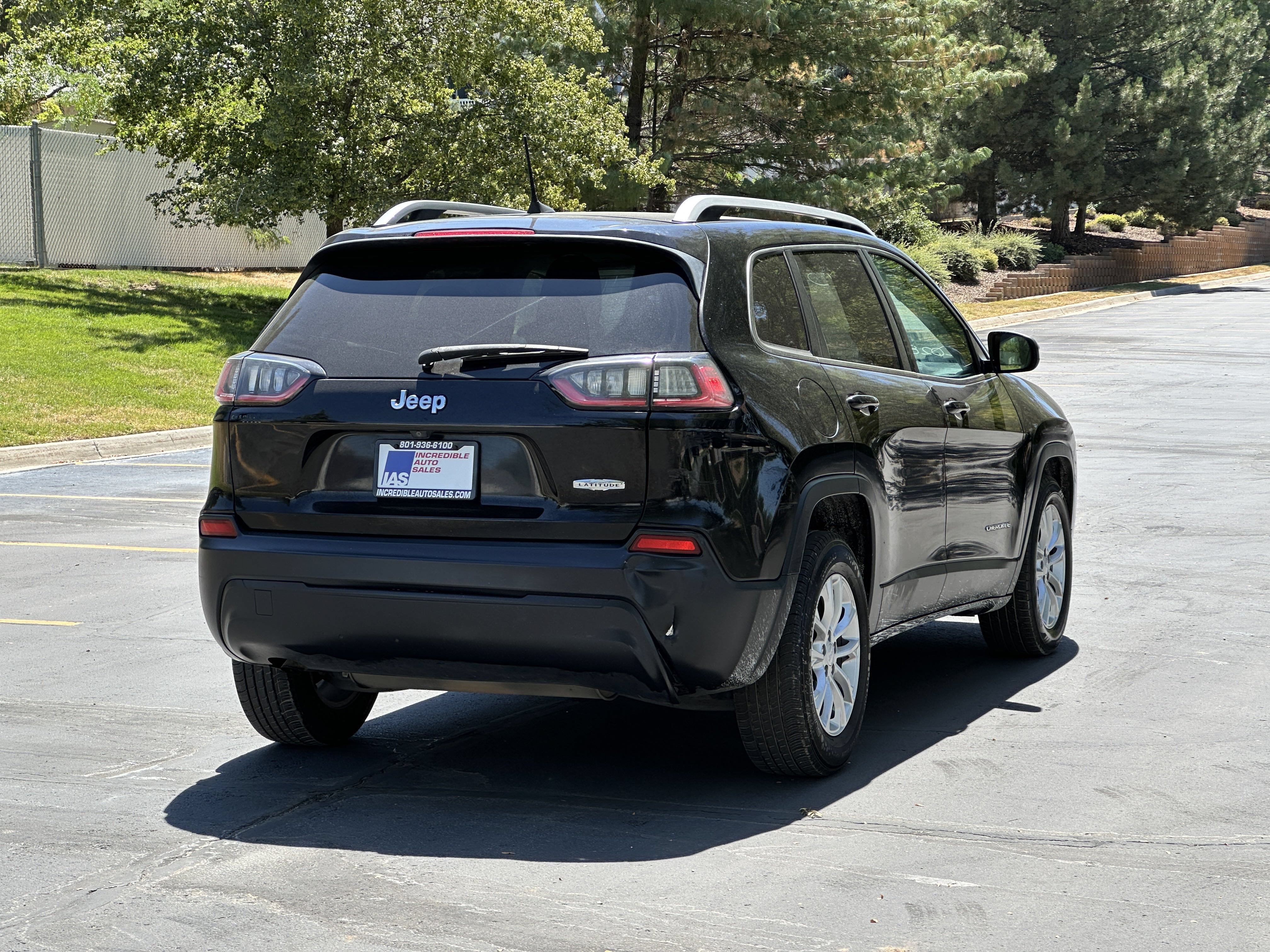 Used 2019 Jeep Cherokee Latitude w/ Popular Appearance Group FWD image 4