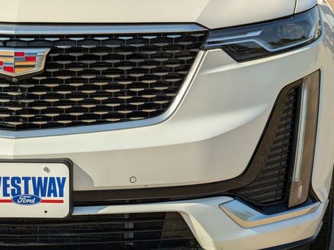 Used 2025 Cadillac XT6 Premium Luxury w/ Technology Package FWD image 9