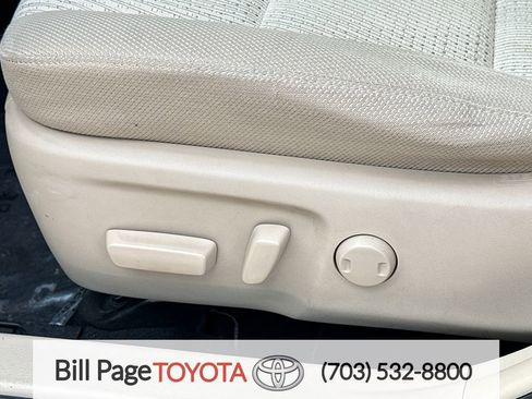 Used 2014 Toyota Camry LE image 17