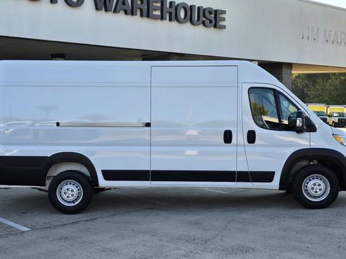 Used 2025 RAM ProMaster 3500 w/ Convenience Group image 3