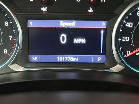 Used 2021 Chevrolet Traverse LT FWD image 16