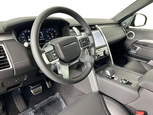 Certified 2025 Land Rover Discovery Dynamic SE image 10