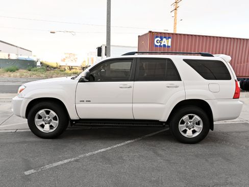 Used 2006 Toyota 4Runner SR5 AWD/4WD image 5