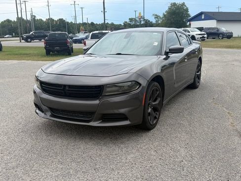 Used 2020 Dodge Charger SXT w/ Leather Interior Group RWD image 4