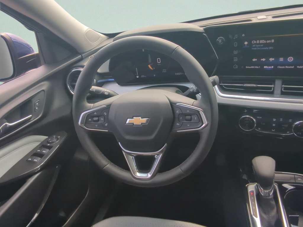 Used 2024 Chevrolet Trax LT w/ LT Convenience Package FWD image 13