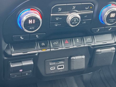 Used 2021 GMC Sierra 1500 SLE w/ Preferred Package image 16