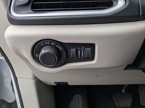 Used 2023 Chrysler Voyager LX FWD image 16