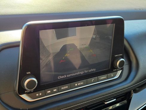 Used 2022 Nissan Rogue SV image 11