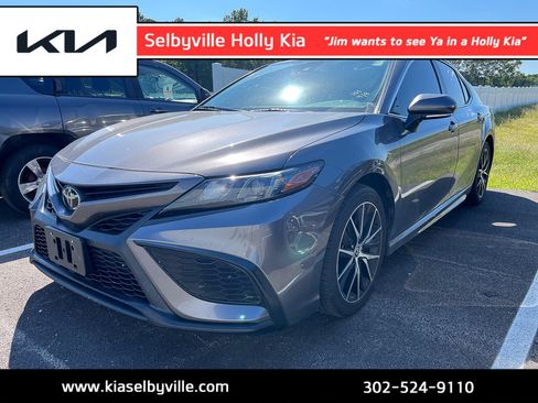 Used 2023 Toyota Camry SE FWD image 1