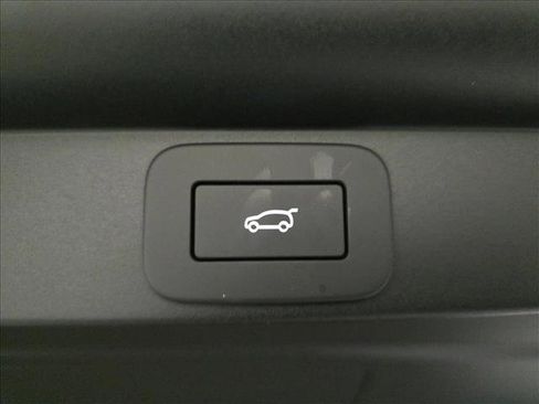 New 2026 Land Rover Range Rover SE image 15