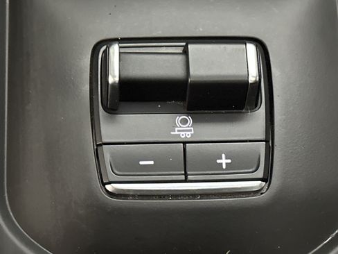 Used 2024 GMC Sierra 3500 Denali w/ Technology Package image 48