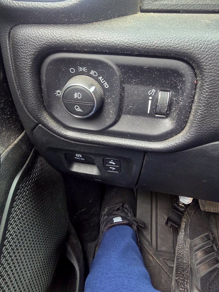 Used 2023 RAM 1500 Big Horn AWD/4WD image 15