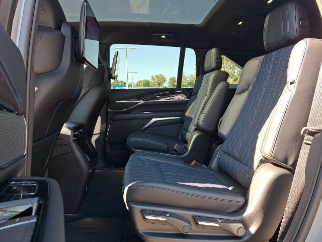 Certified 2026 Cadillac Escalade IQ Sport 1 w/ LPO, ONYX Package AWD/4WD image 8