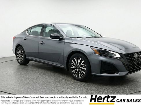 Used 2025 Nissan Altima 2.5 SV image 1
