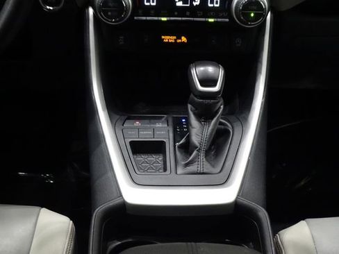 Used 2021 Toyota RAV4 XLE Premium image 31