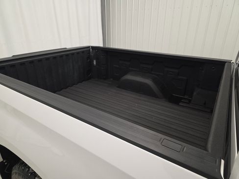 Used 2022 Chevrolet Silverado 1500 High Country w/ Z71 Off-Road Package image 11