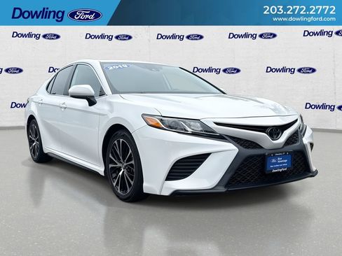 Used 2019 Toyota Camry SE FWD image 1