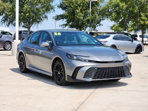 Used 2026 Toyota Camry SE w/ Multimedia Upgrade Package AWD/4WD image 3