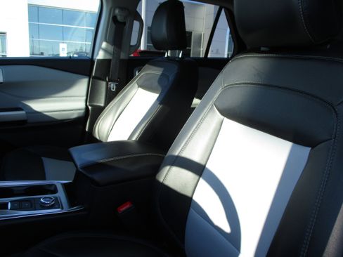 Used 2023 Ford Explorer XLT w/ Equipment Group 202A image 40