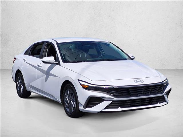 Used 2024 Hyundai Elantra SEL FWD image 3