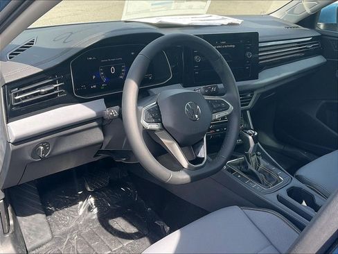 New 2026 Volkswagen Jetta SE FWD image 9