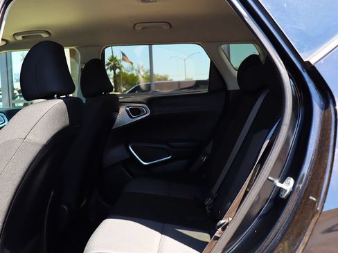 Used 2022 Kia Soul LX FWD image 33