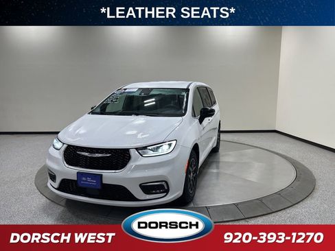 Used 2025 Chrysler Pacifica Select FWD image 1