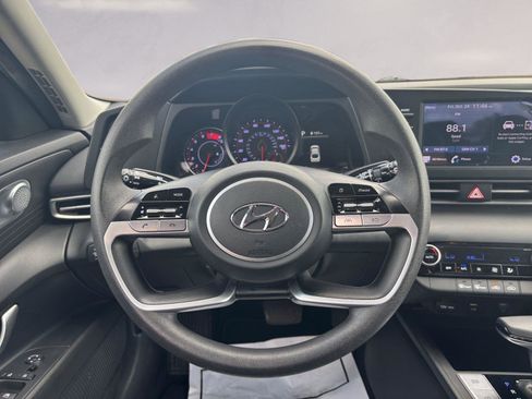 Used 2023 Hyundai Elantra SEL image 12