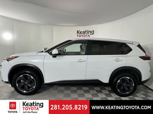 Used 2024 Nissan Rogue SV image 7