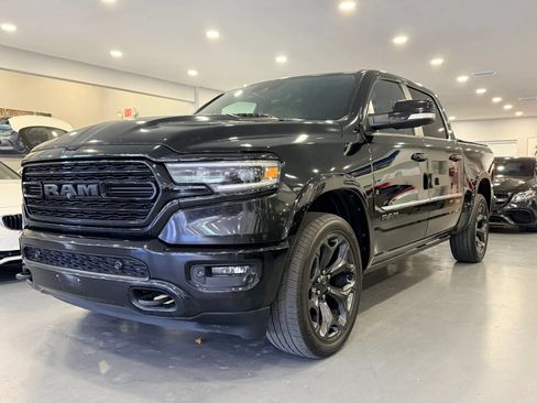 Used 2020 RAM 1500 Limited w/ Black Appearance Package RWD image 3