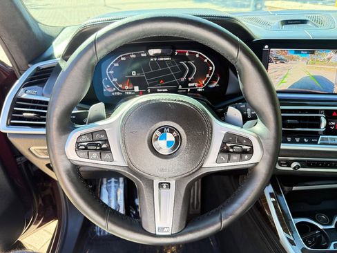 Used 2021 BMW X7 M50i image 23