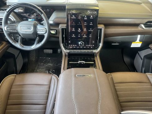 New 2026 GMC Yukon Denali Ultimate w/ LPO, Floor Liner Package AWD/4WD image 15