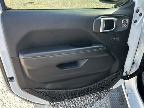Used 2018 Jeep Wrangler Unlimited Sahara w/ Uconnect 4C Nav & Sound Group AWD/4WD image 20