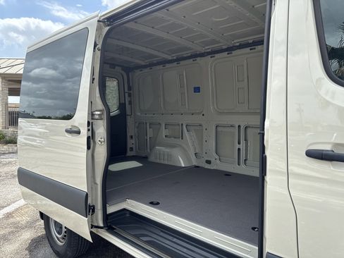 Used 2023 Mercedes-Benz Sprinter 2500 image 26
