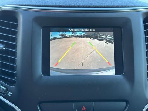 Used 2019 Jeep Cherokee Latitude w/ Popular Appearance Group image 31