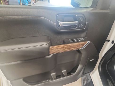 Used 2021 Chevrolet Silverado 1500 High Country w/ Technology Package image 11