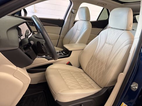 Used 2022 Buick Envision Avenir w/ Technology Package II image 15