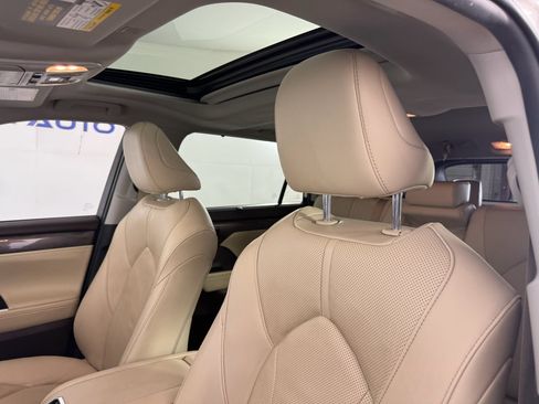 Used 2020 Toyota Highlander Limited image 23