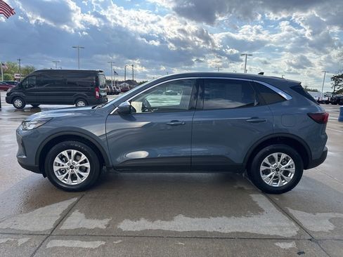 Used 2023 Ford Escape Active w/ Tech Pack #2 AWD/4WD image 3