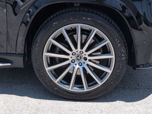 Used 2024 Mercedes-Benz GLS 580 4MATIC image 11