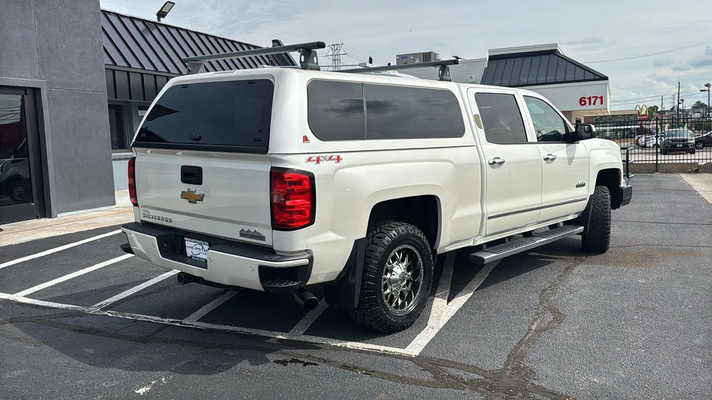 Used 2014 Chevrolet Silverado 1500 High Country w/ High Country Premium Package AWD/4WD image 3