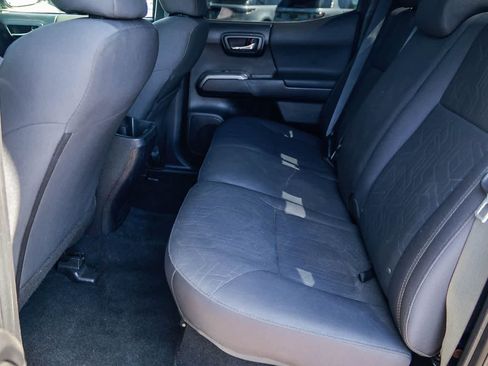 Used 2019 Toyota Tacoma TRD Sport w/ Technology Package image 17