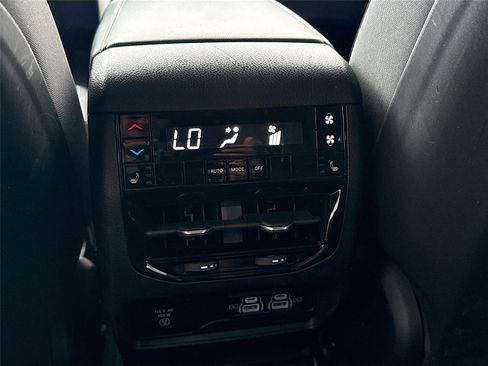 Used 2022 Jeep Grand Cherokee L Limited w/ Luxury Tech Group II image 24