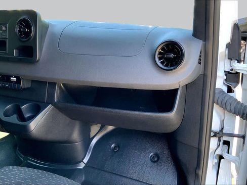 Used 2022 Mercedes-Benz Sprinter 2500 image 20