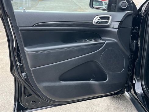 Used 2022 Jeep Grand Cherokee Laredo E image 15