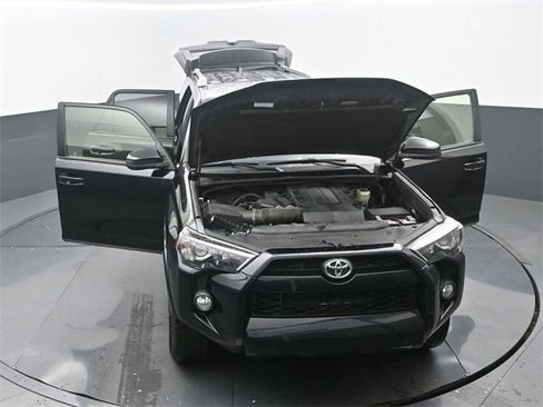 Used 2018 Toyota 4Runner SR5 image 35