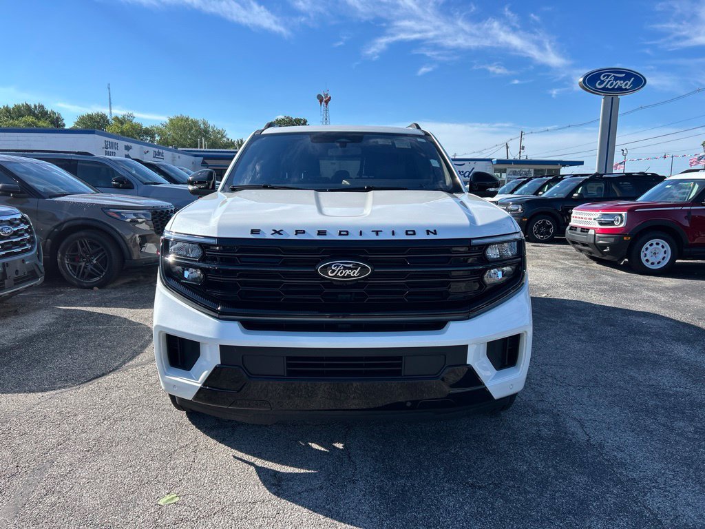 Used 2025 Ford Expedition Platinum w/ Stealth Performance Package AWD/4WD image 4