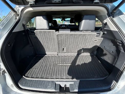 Used 2021 Toyota Highlander XLE AWD/4WD image 26