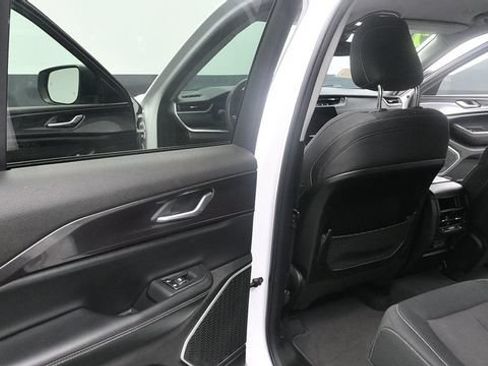 Used 2022 Jeep Grand Cherokee Laredo AWD/4WD image 20